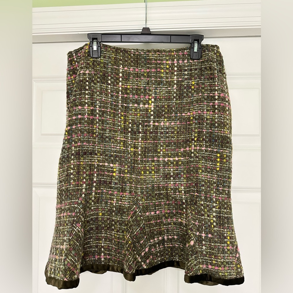 INC Wool Blend Tweed Skirt Velvet Trim Peplum Hem size 14. Pops of pink …